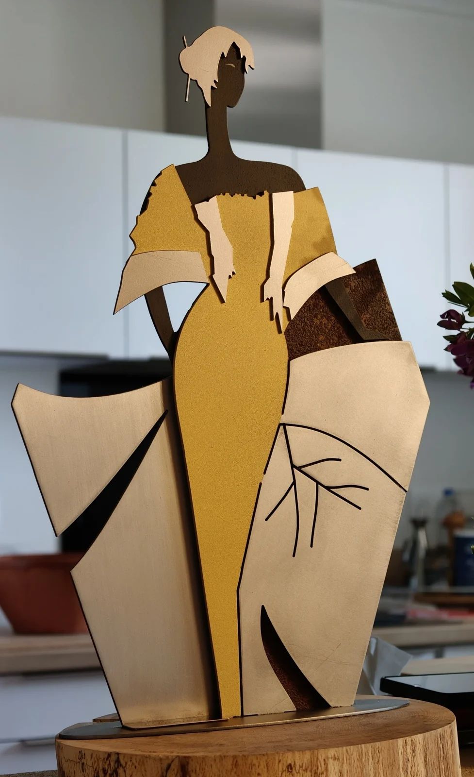 Layered 2.5D statuette